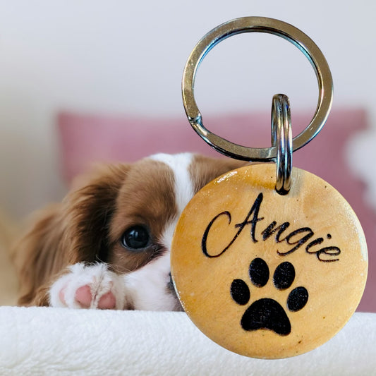 Hunde-Erkennungsmarke aus lackiertem Holz | Pfotenabdruck-Design